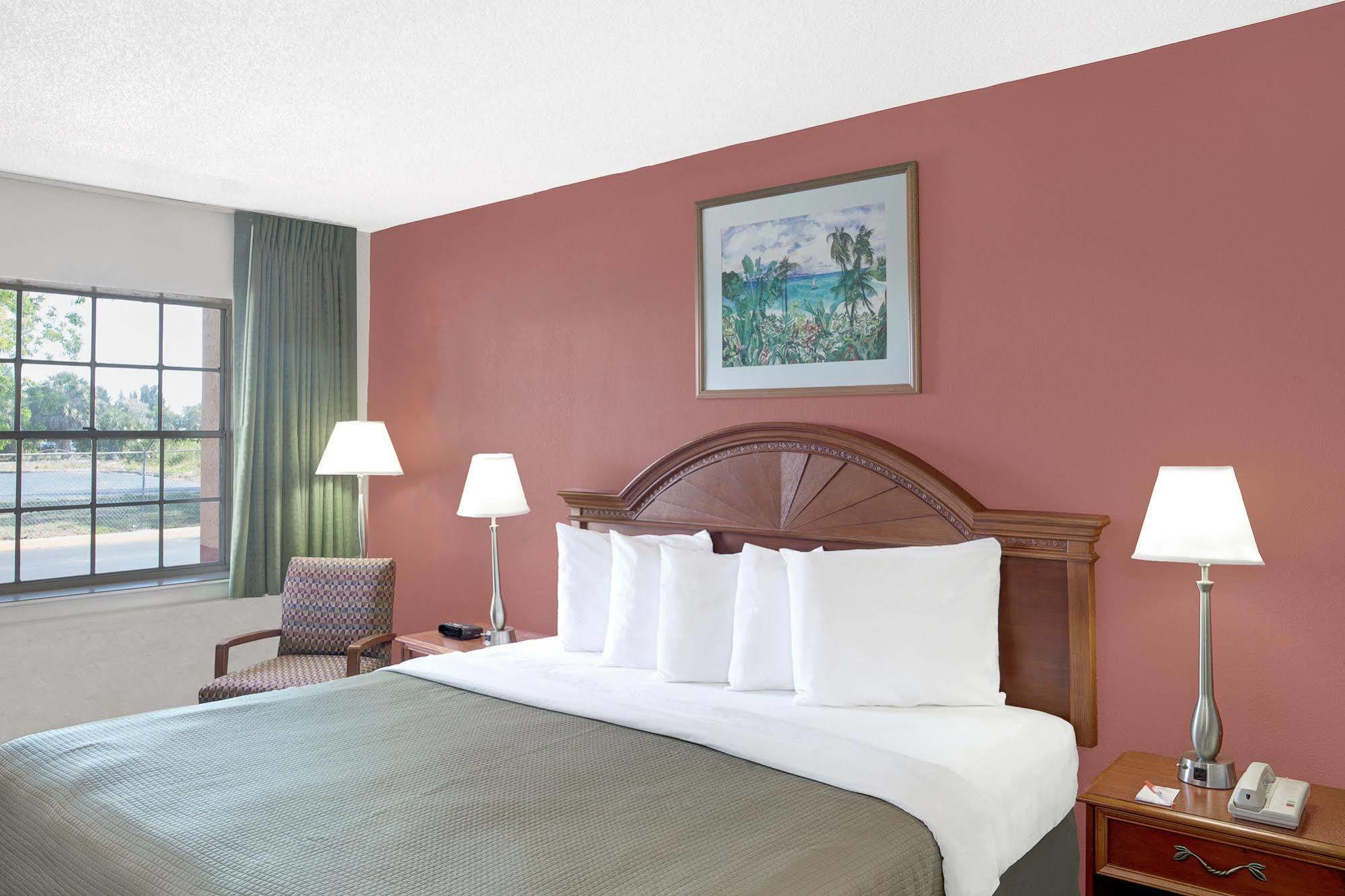Howard Johnson By Wyndham Ft. Myers Fl Fort Myers Eksteriør bilde