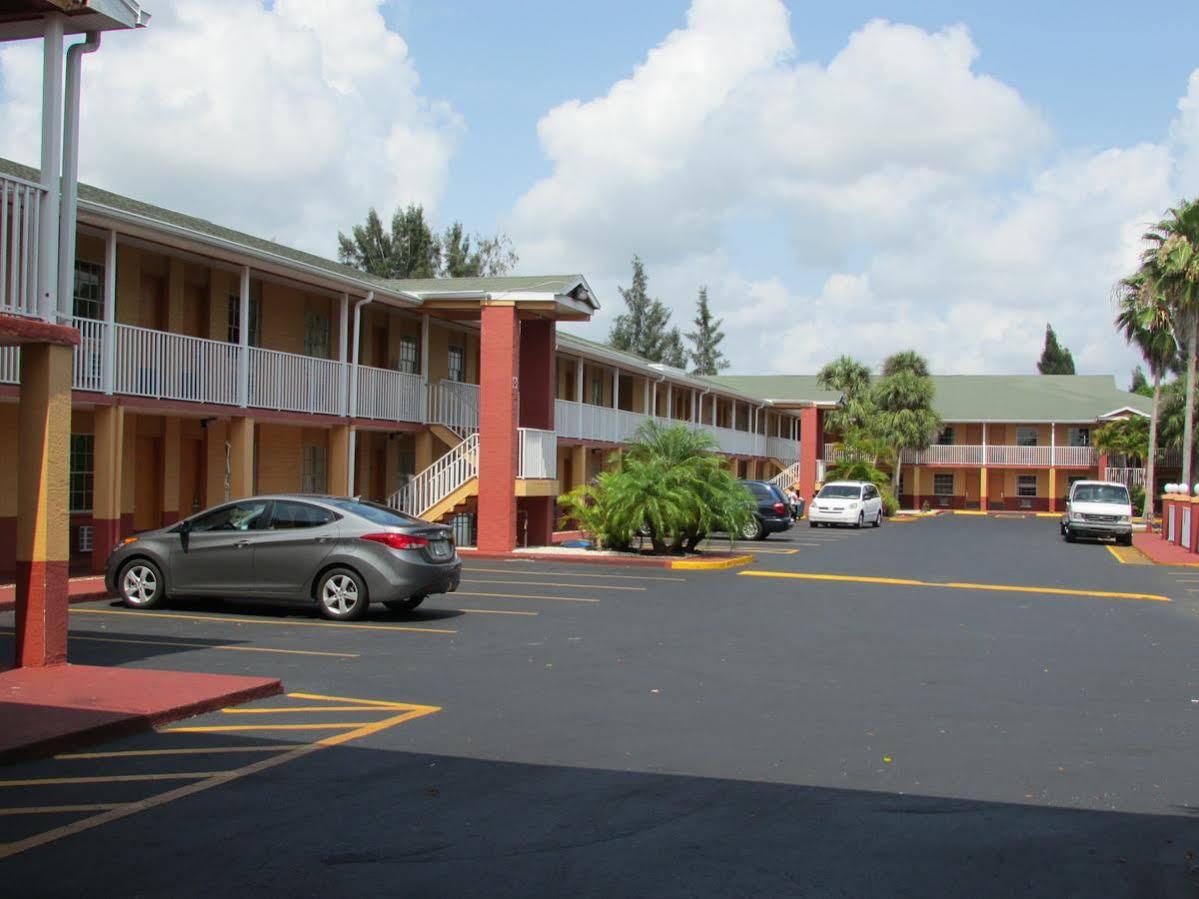 Howard Johnson By Wyndham Ft. Myers Fl Fort Myers Eksteriør bilde